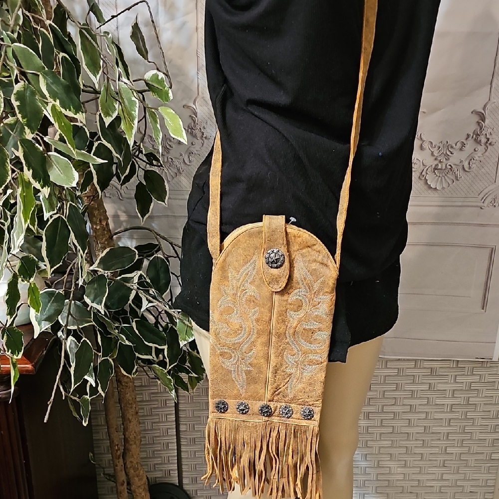 The Old Gringo NWOT Tan Fringe Boot Crossbody Bag - Picture 3 of 11